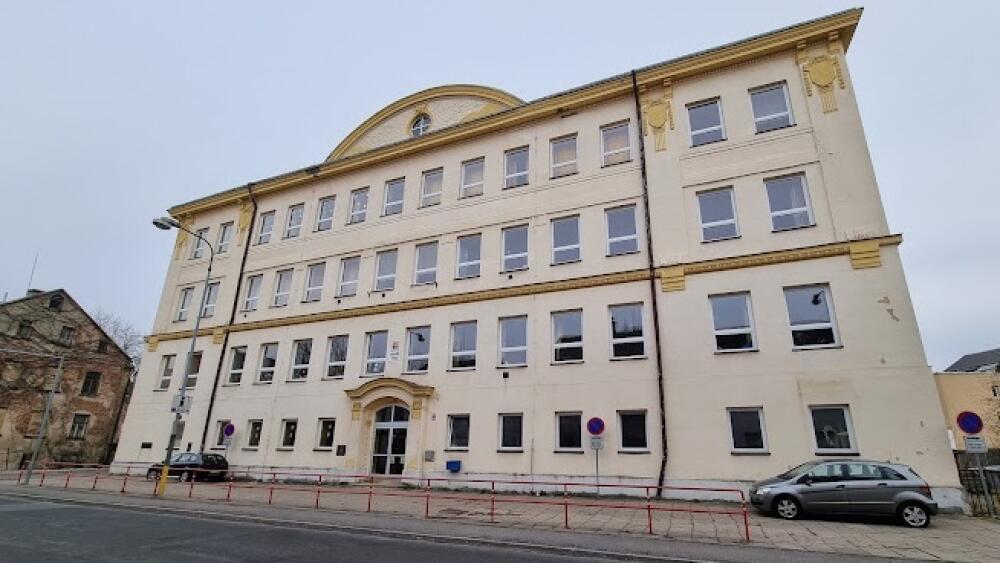 Budova školy, archivní foto